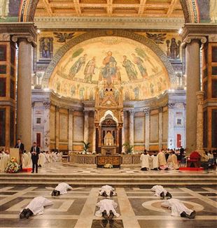 Die Priester- und Diakonenweihe der Priesterbruderschaft vom Hl. Karl Borromäus. Rom, Sankt Paul vor den Mauern, 2. Juli 2022 (©Carlo Colombo)